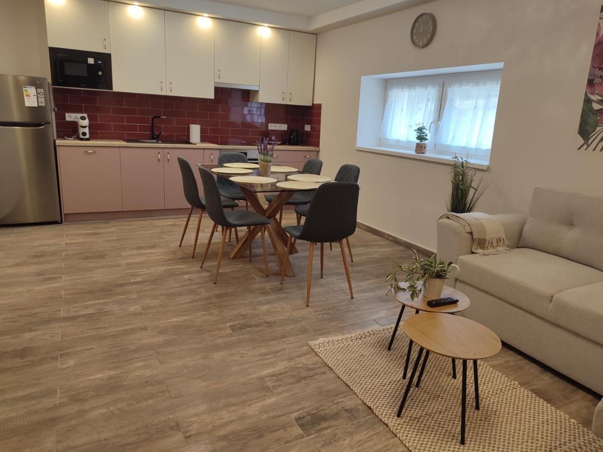 Voeroesko Apartmanhaz Balatonalmádi Eksteriør billede